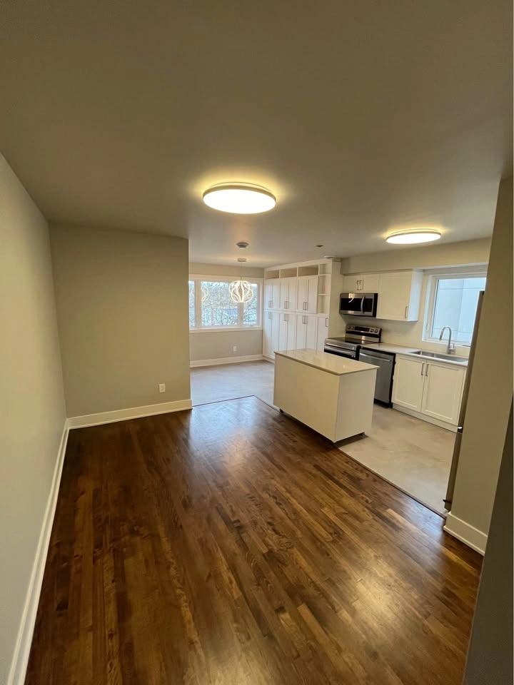 3 Beds 1 Bath - Apartment - photo 3