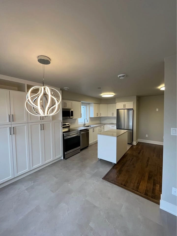 3 Beds 1 Bath - Apartment - photo 4
