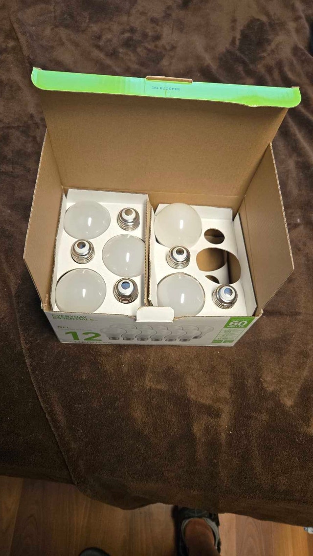 LED 8.5 watt bulbs 10 count brand new