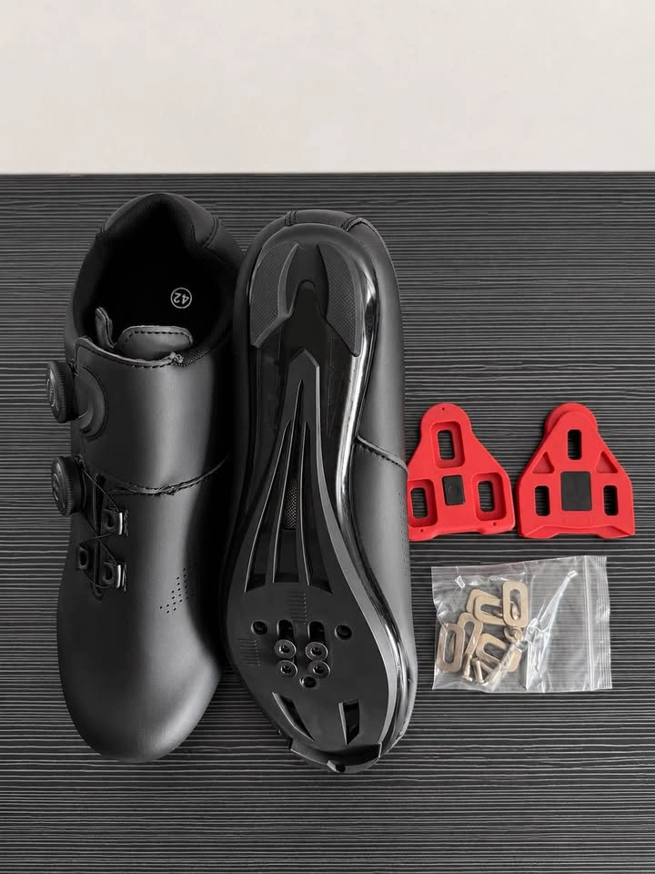 New Black Cycling Shoes – EU 42 / US 8.5 – Cleats Included - photo 3