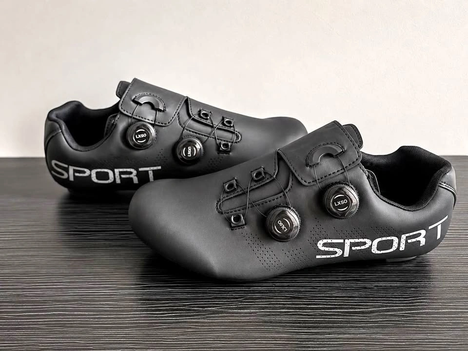 New Black Cycling Shoes EU 46 / US 12 – Cleats Included