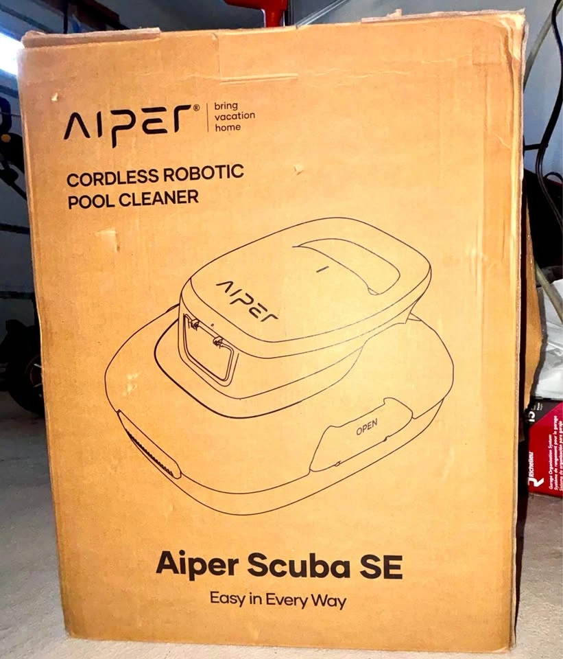 Cordless robotic pool cleaners