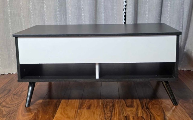 Lift top coffee table