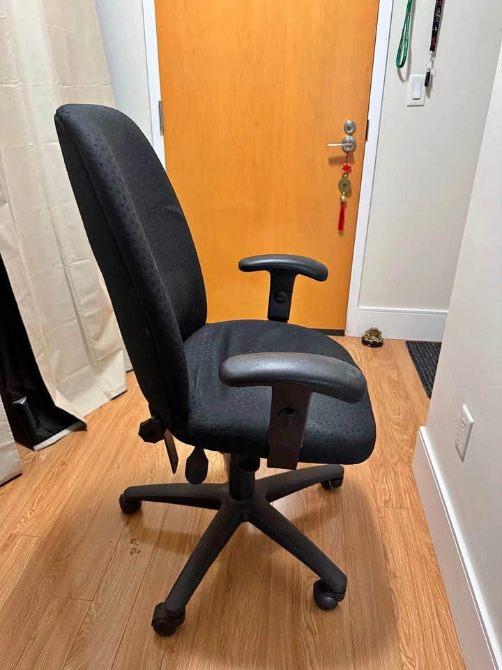 Office Chair – Comfortable & Good Condition