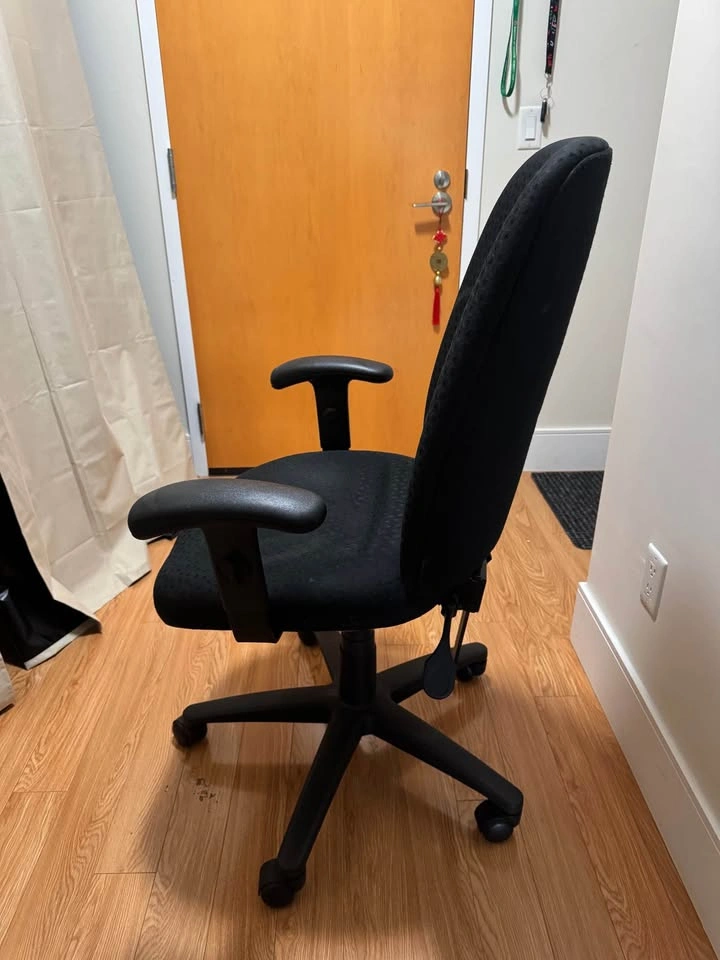 Office Chair – Comfortable & Good Condition - photo 4