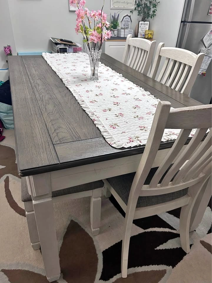 Beautiful 7 pc Farmhouse Dining Set