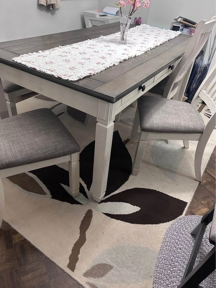 Beautiful 7 pc Farmhouse Dining Set - photo 3