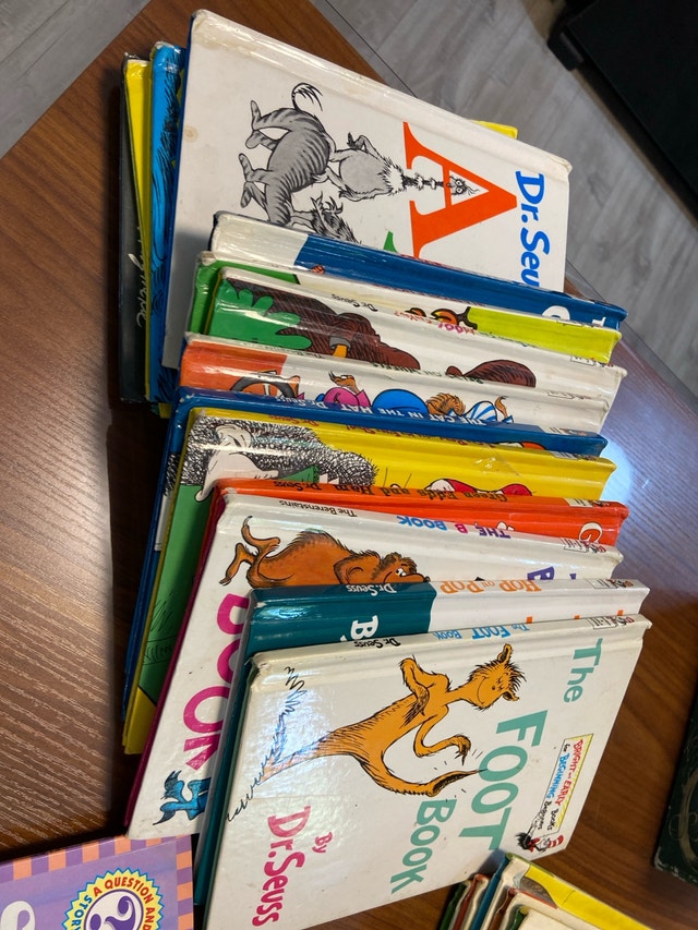4 children book bundles - photo 2
