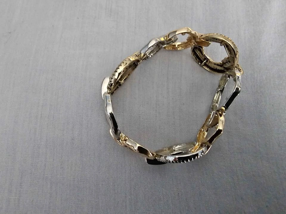 Two-Tone Interlocking Link Bracelet