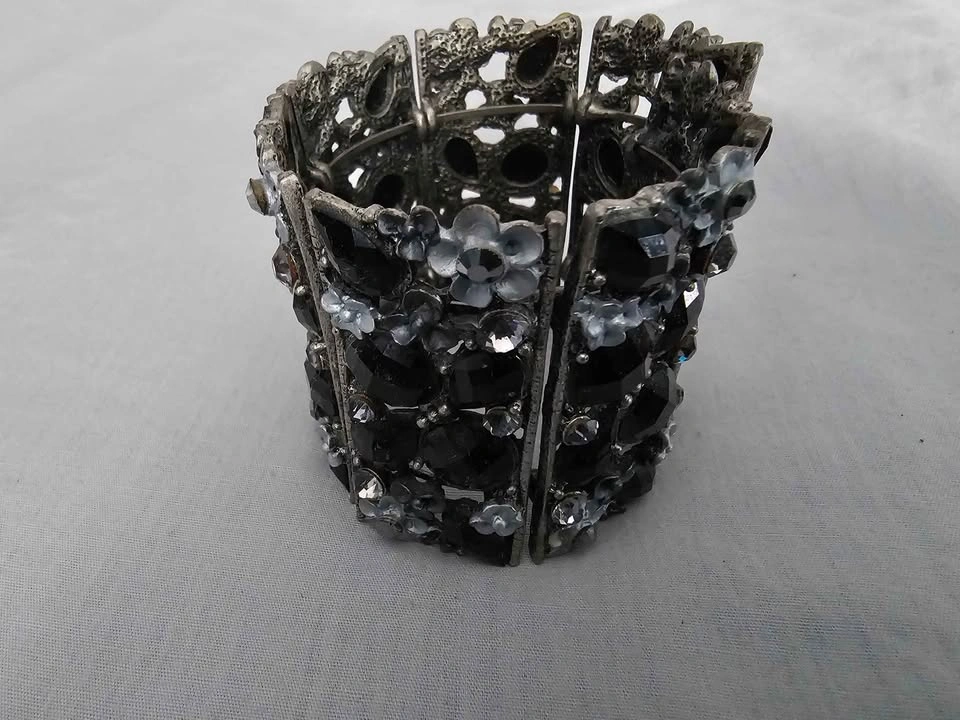 Vintage Style Black Stone and Floral Stretch Cuff Bracelet - photo 2
