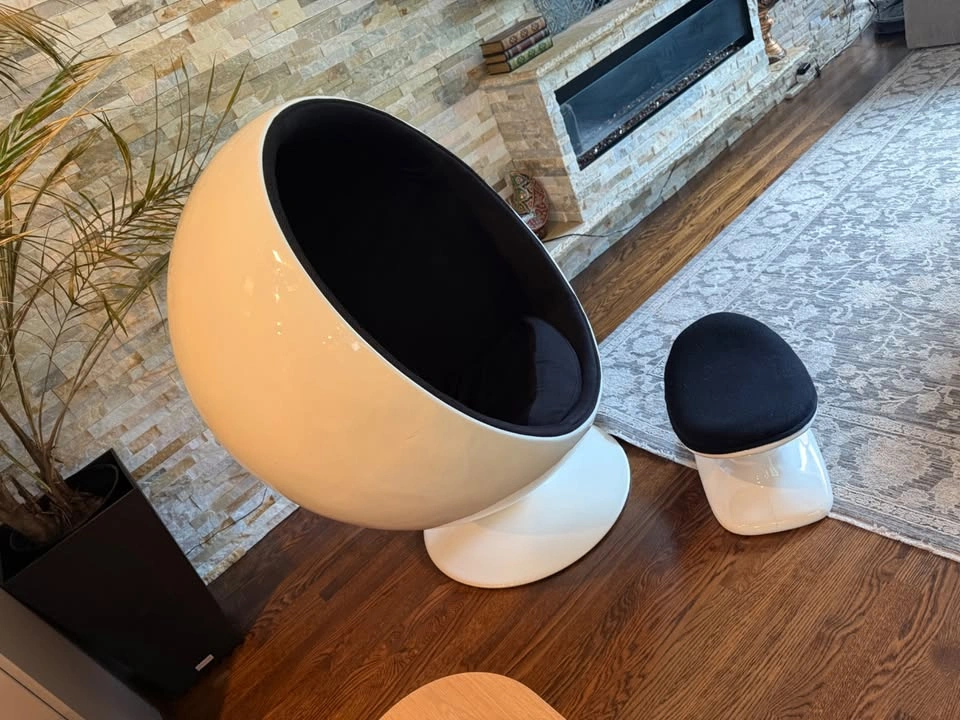 Ball/Egg/Globe Chair w/Ottoman — White & Black - photo 3