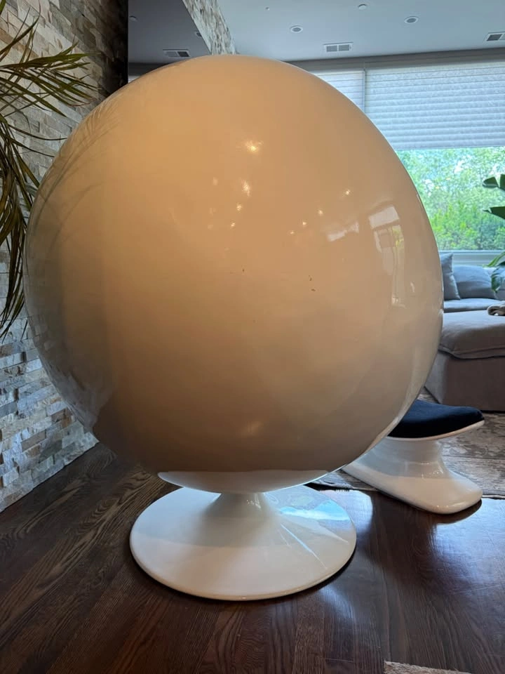 Ball/Egg/Globe Chair w/Ottoman — White & Black - photo 4