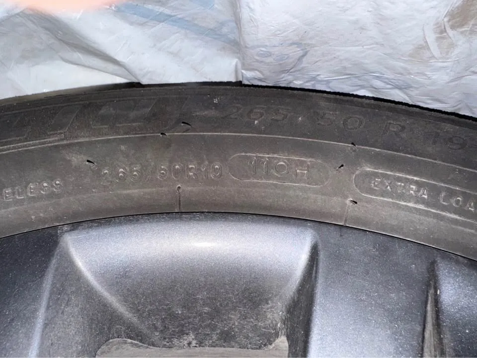 Michelin Winter Tires on RIMS 265 50 T19 image indicator(2)