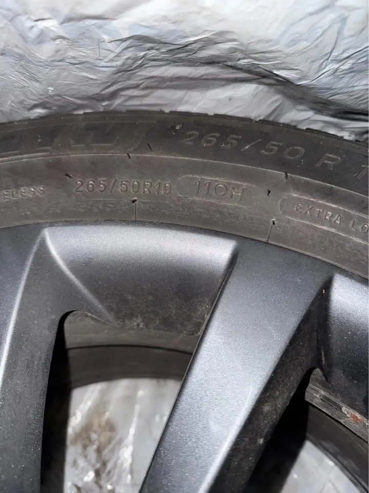 Michelin Winter Tires on RIMS 265 50 T19 image indicator(4)