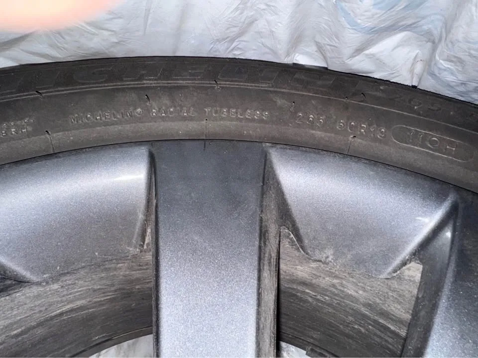 Michelin Winter Tires on RIMS 265 50 T19 image indicator(5)