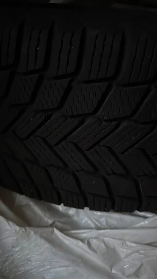 Michelin Winter Tires on RIMS 265 50 T19 image indicator(9)