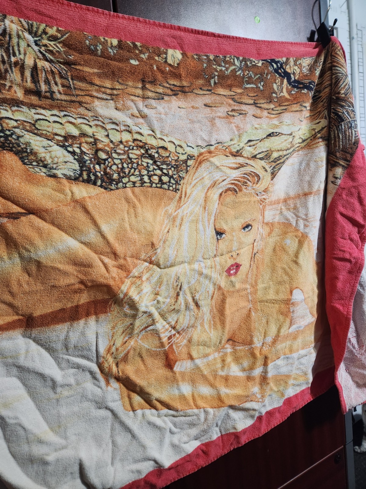Vintage Graphic Beach Towel – 90s Style Pin-Up Design