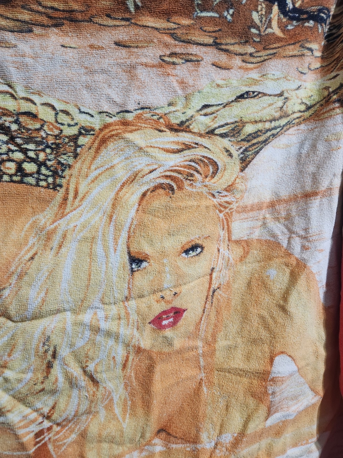 Vintage Graphic Beach Towel – 90s Style Pin-Up Design - photo 2