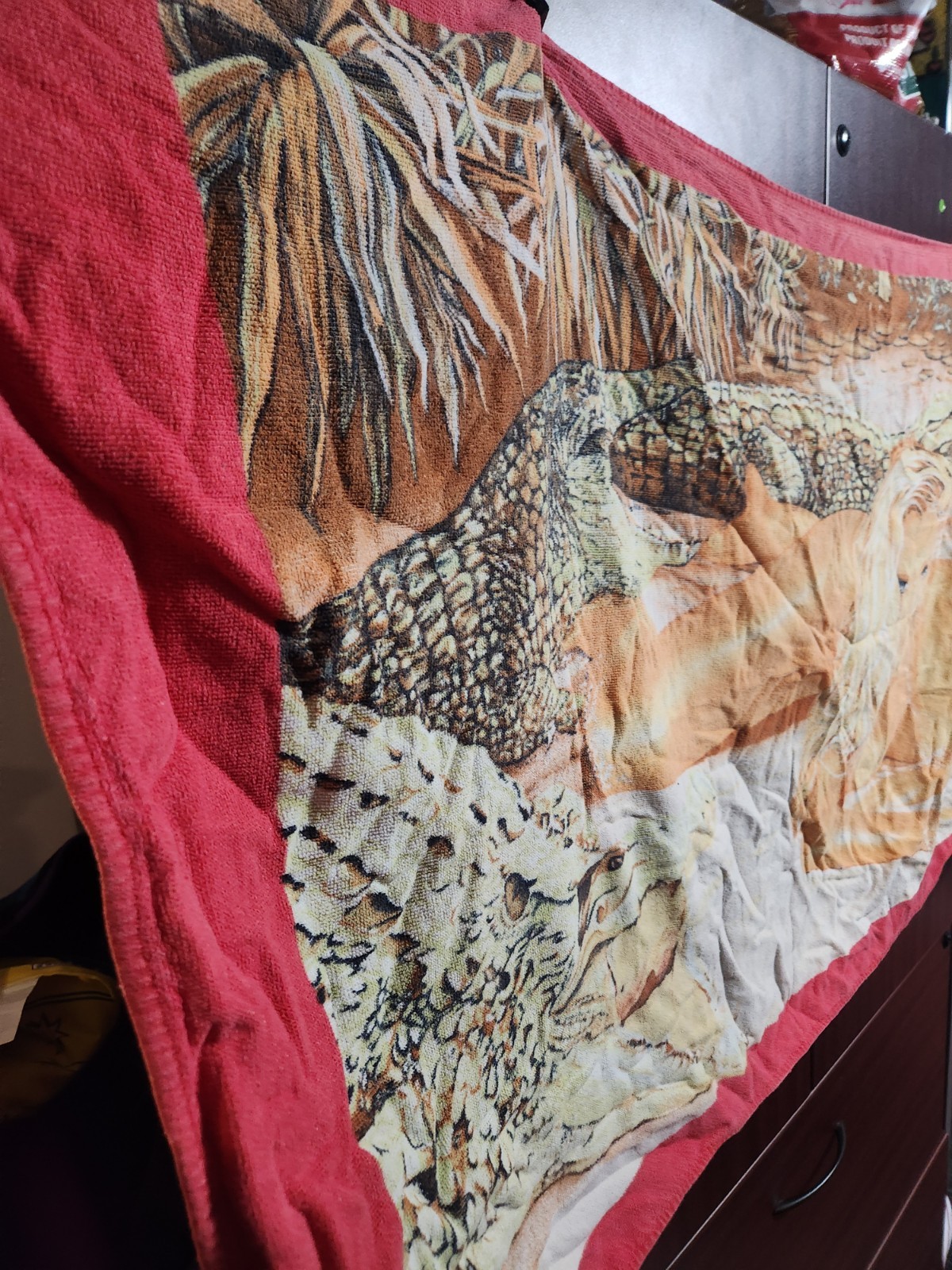 Vintage Graphic Beach Towel – 90s Style Pin-Up Design - photo 3