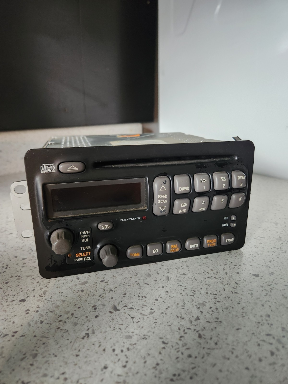 Pontiac Grand Sunfire Montana Aztek Radio CD Player 10333582