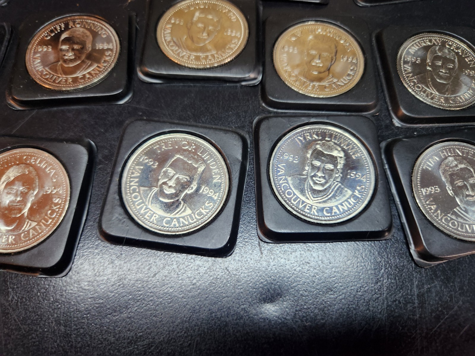 VANCOUVER CANUCK HOCKEY TEAM LEGENDS COLLECTOR COINS 1994 - photo 4