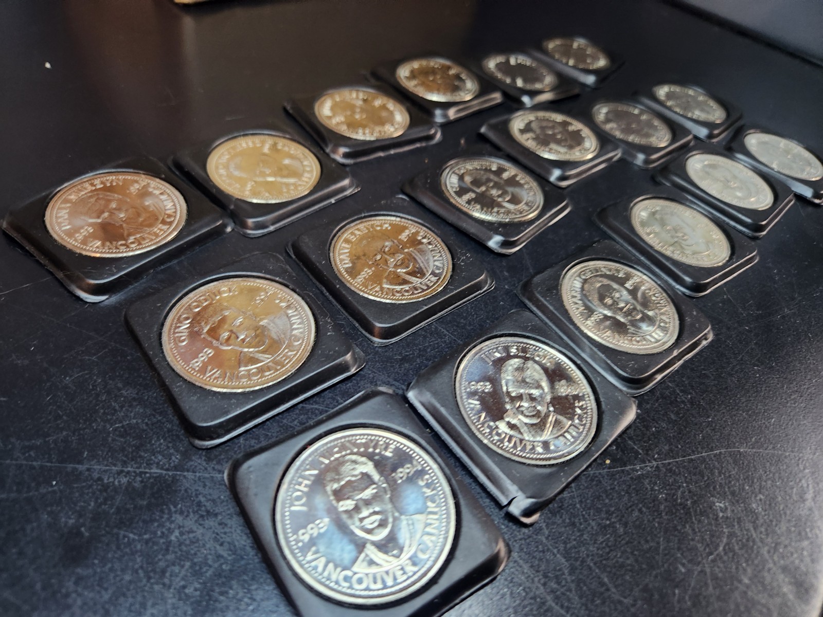 VANCOUVER CANUCK HOCKEY TEAM LEGENDS COLLECTOR COINS 1994 - photo 5
