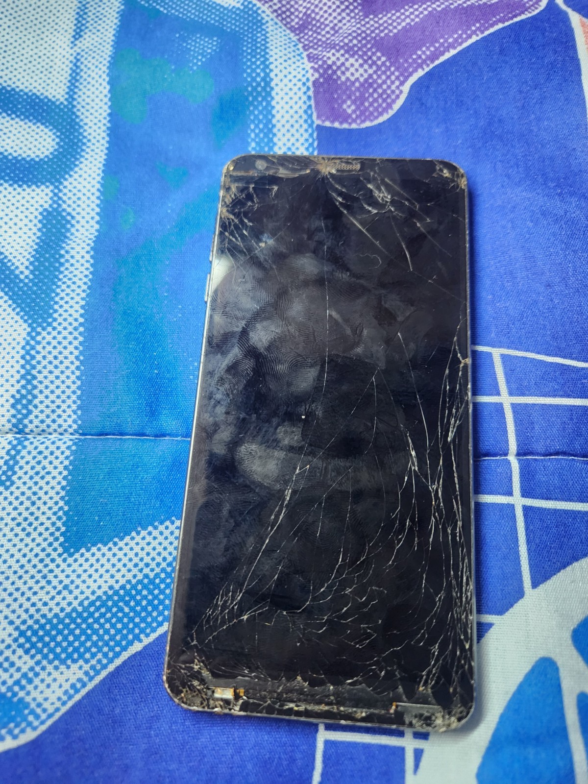 LG G6 Parts Phone, Cracked Unsure Of Carrier Or Specs