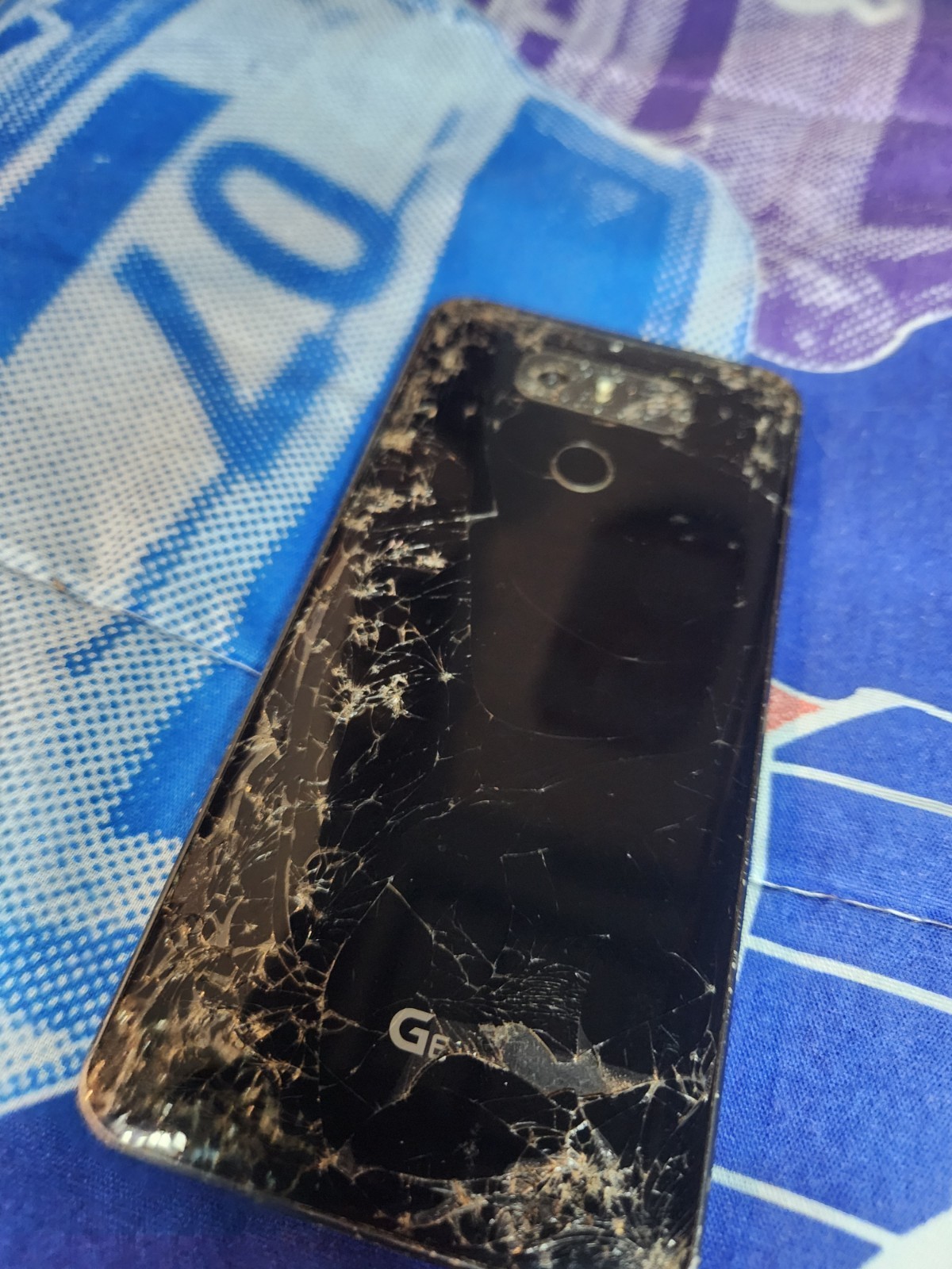 LG G6 Parts Phone, Cracked Unsure Of Carrier Or Specs - photo 3