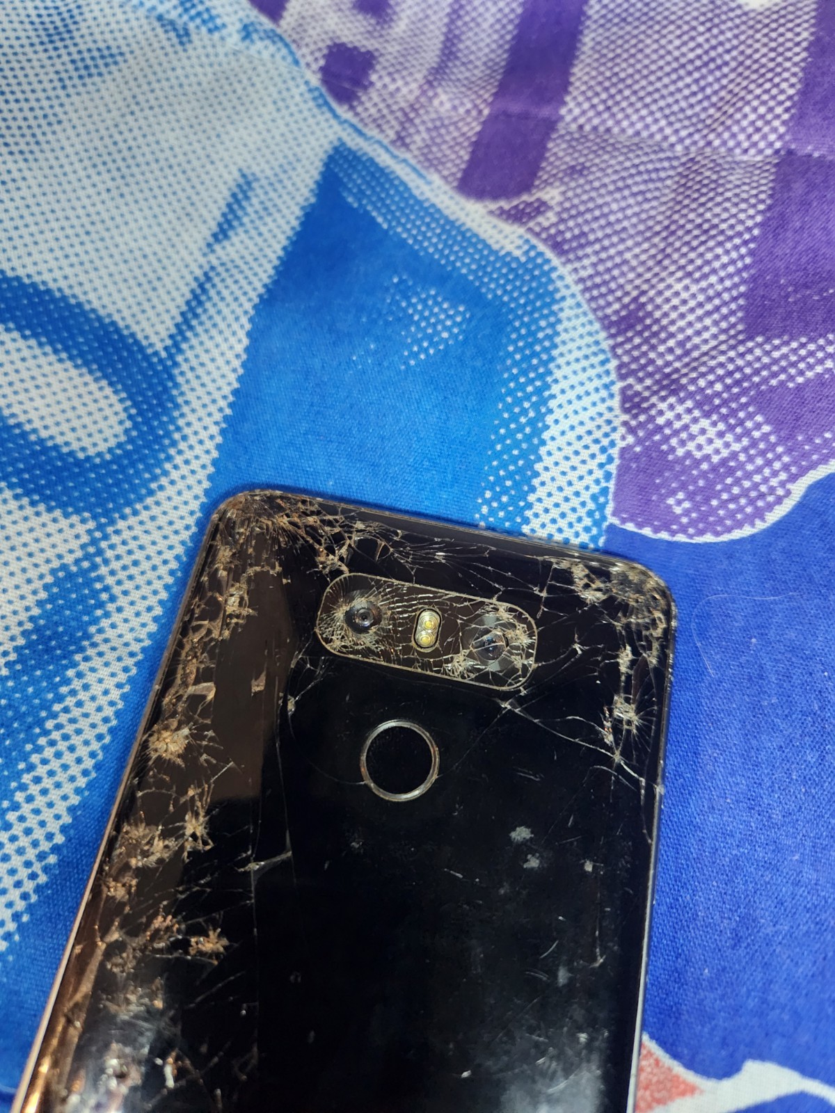 LG G6 Parts Phone, Cracked Unsure Of Carrier Or Specs - photo 4