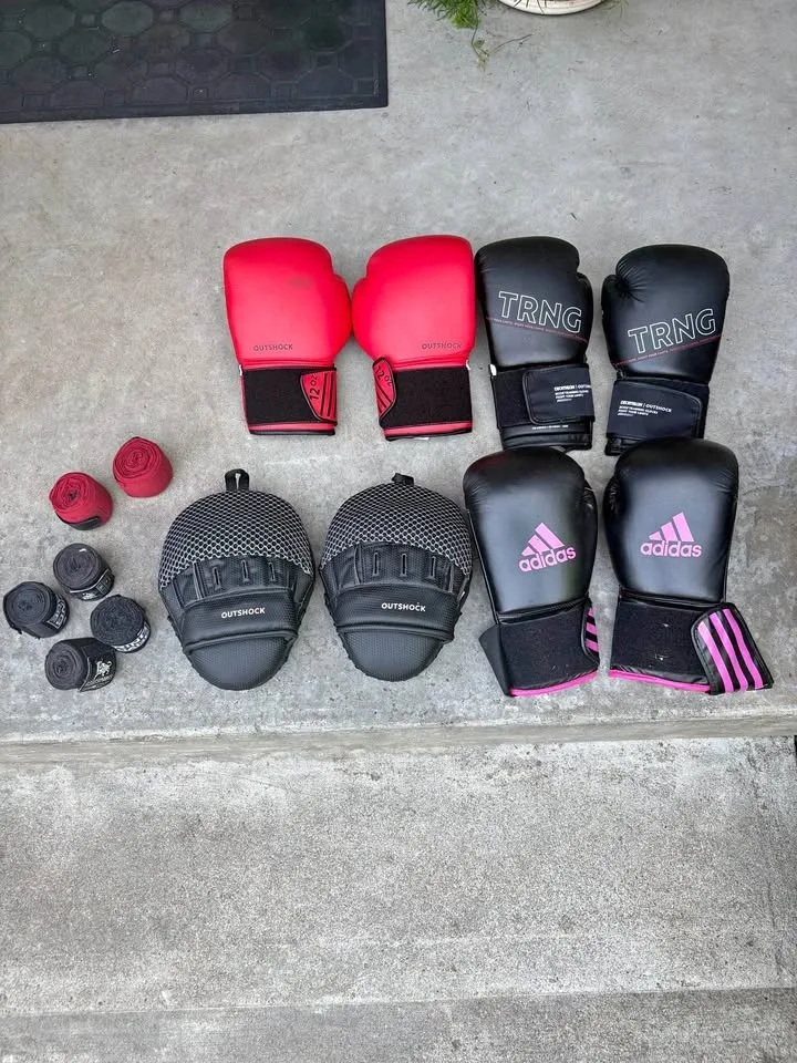 Boxing gloves and bands