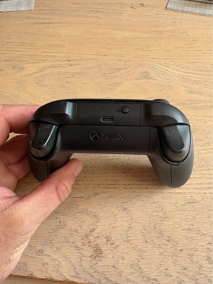 Xbox Wireless Controller - photo 3