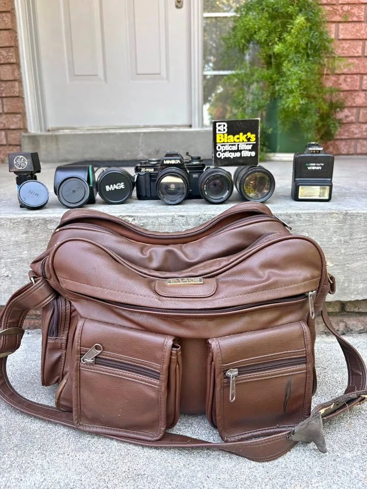 Minolta X-700 35mm SLR film camera bundle