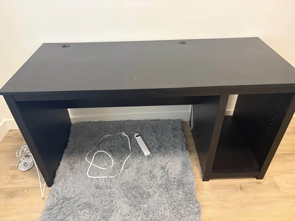 Desk - black
