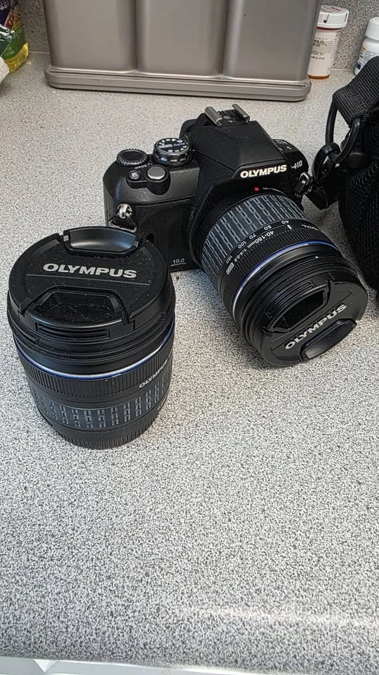 Olympus E-410 DSLR Camera Kit w/ 2 Olympus Lenses + Lowepro Bag - photo 2