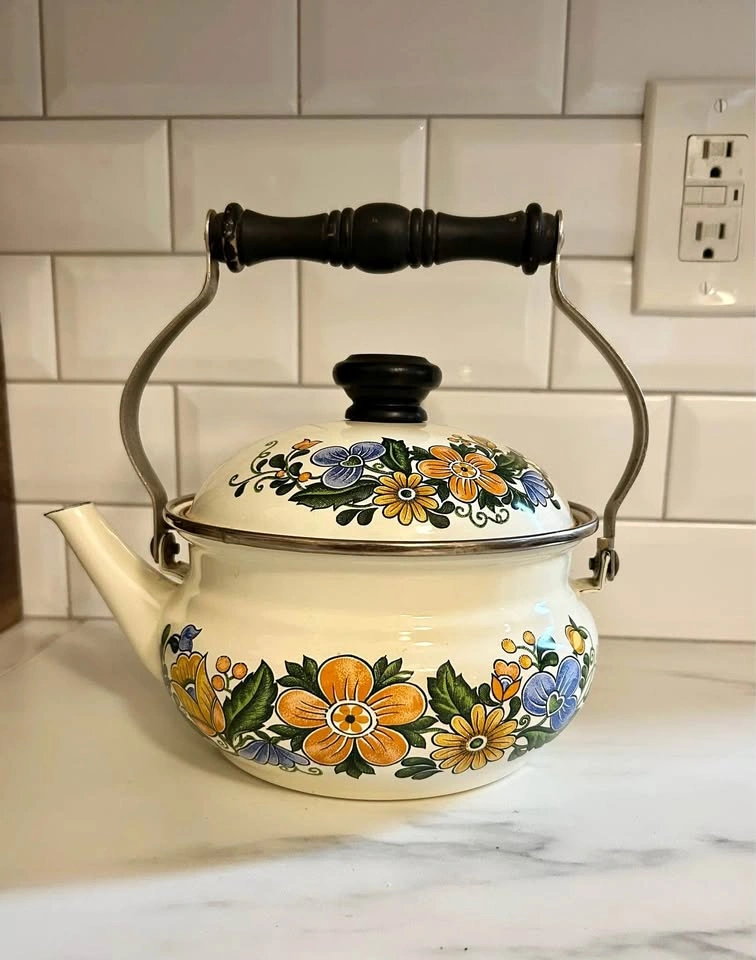 Vintage Gailstyn-Sutton Jardine Collection enamel teapot