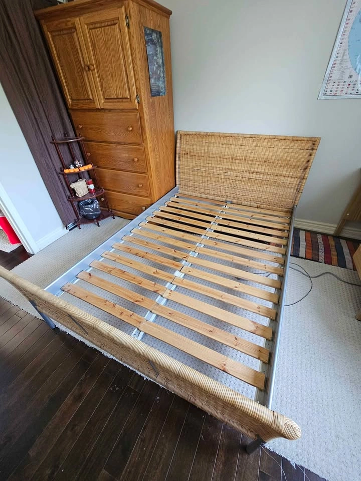 Double size bed frame for sale - photo 2