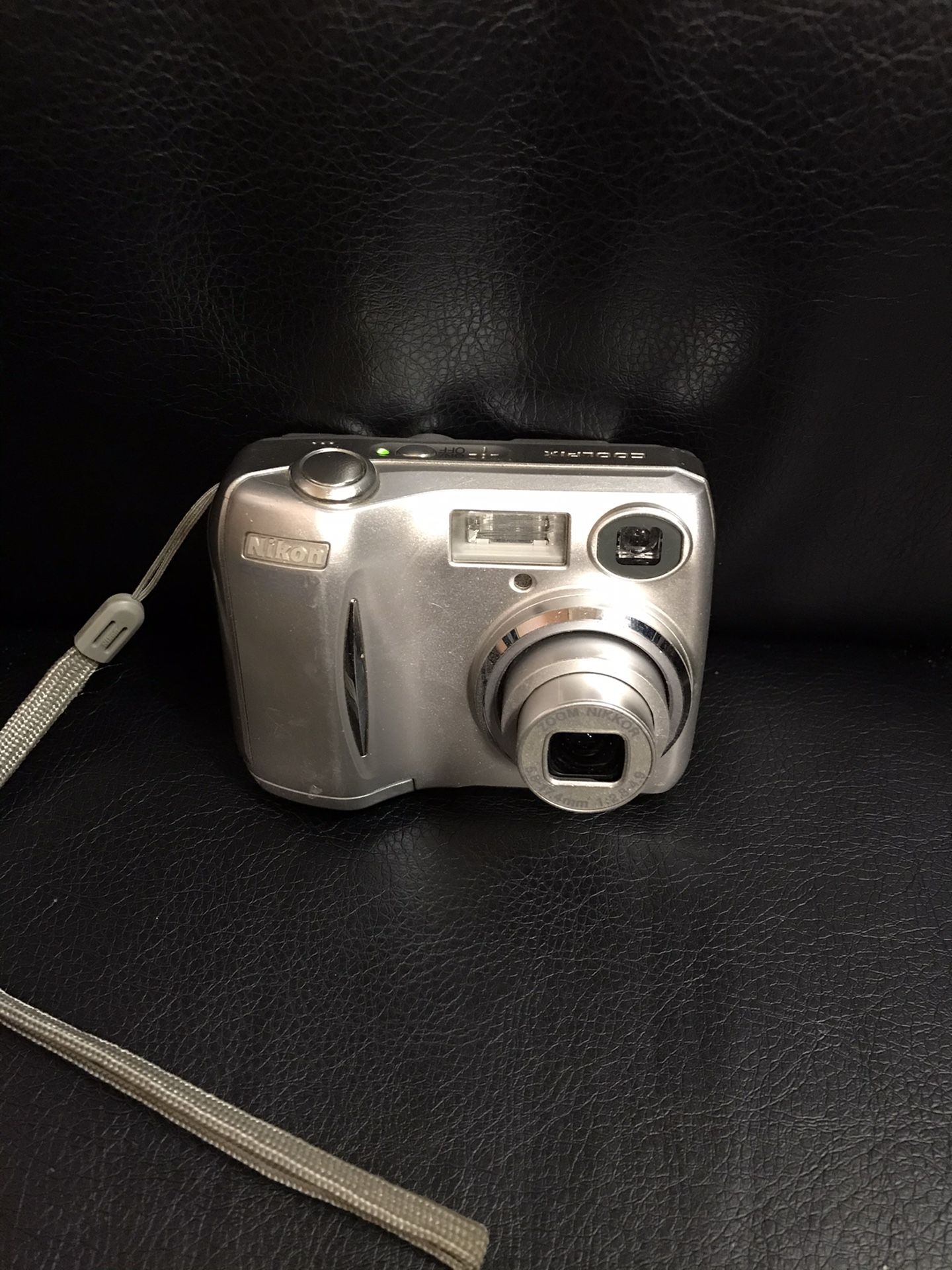 Nikon Coolpix 3200 digital camera - photo 2