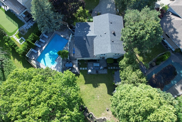 Private Sale - 4 Bed Detached Backing onto Bayview Golf Course - photo 2