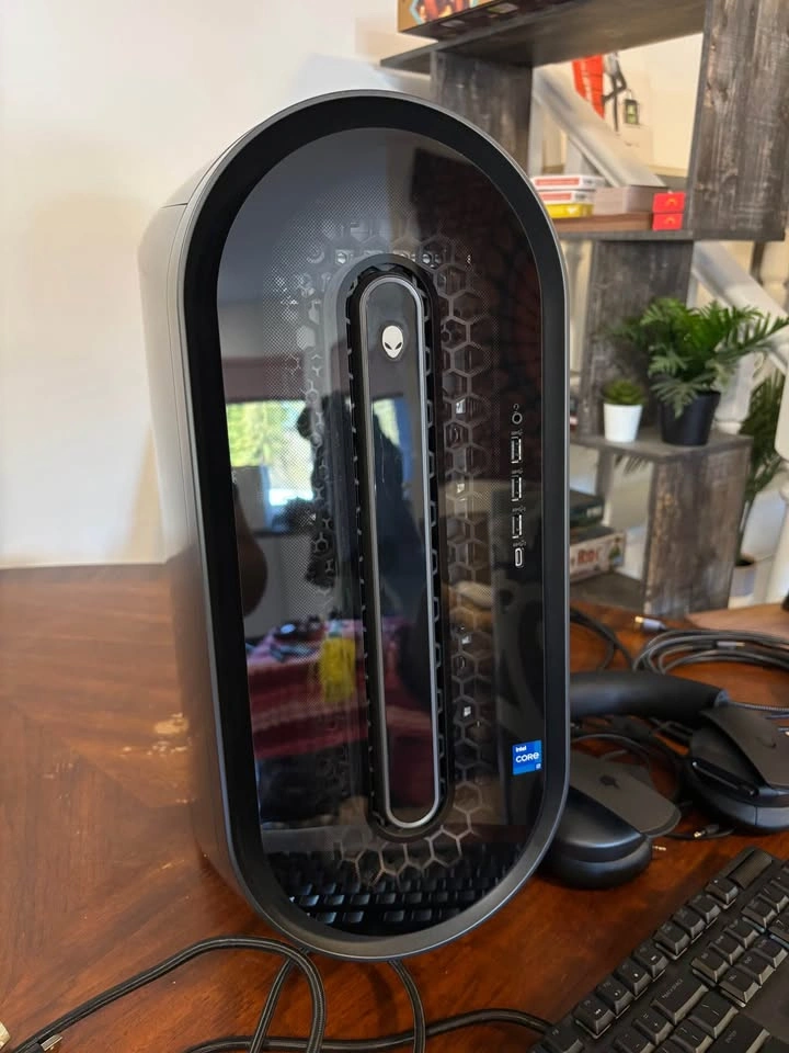 2022 Alienware Aurora R13 with Accessories - photo 2