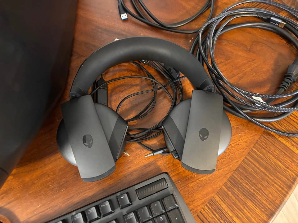 2022 Alienware Aurora R13 with Accessories - photo 4