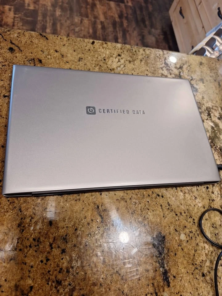 Certified Data laptop 15" screen - photo 2