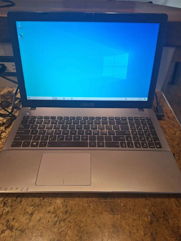 ASUS Laptop 15" screen