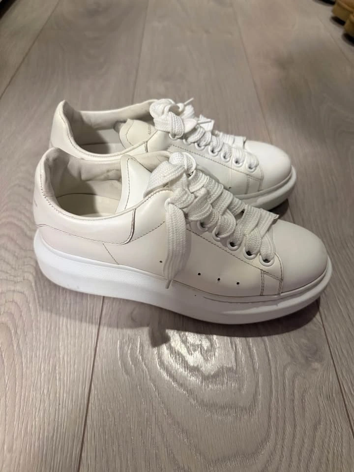 Alexander McQueen White Lace-up chunky shoes - photo 2