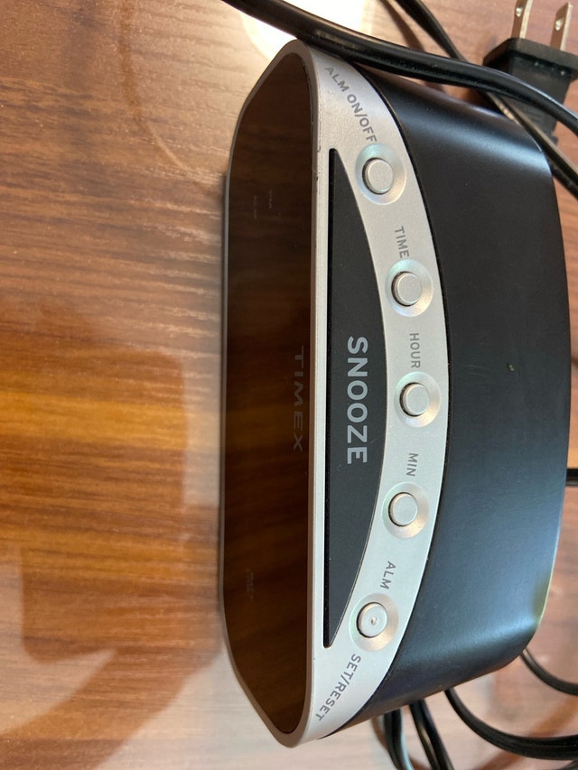 Timex Alarm Clock T121 - photo 2