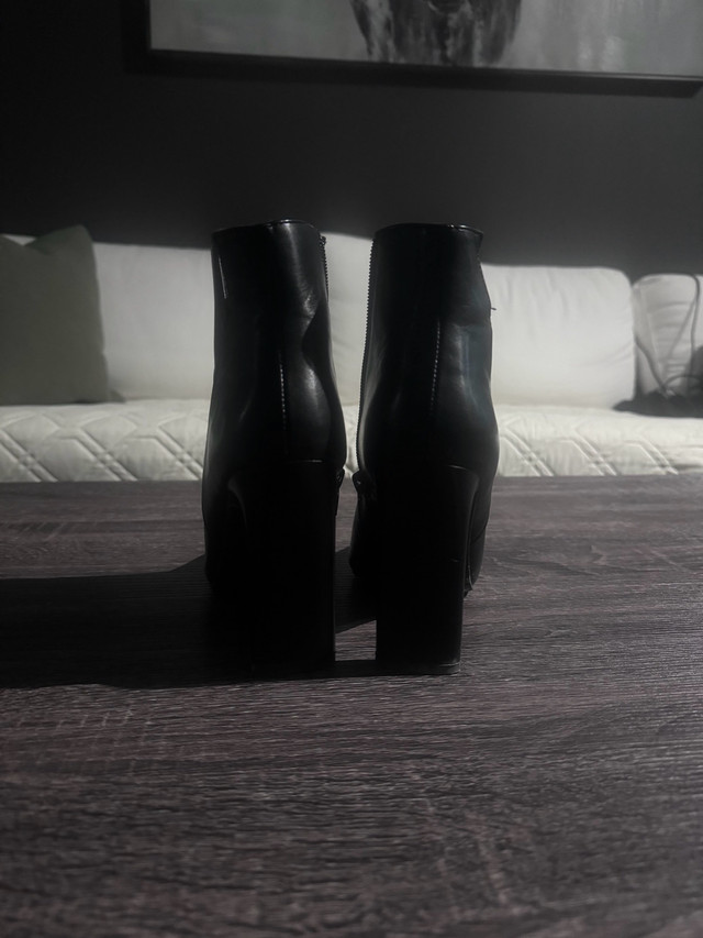 Halston Ankle Boots size 6 - photo 3