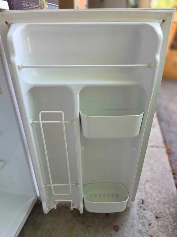 Mini Fridge white clean and works - photo 3