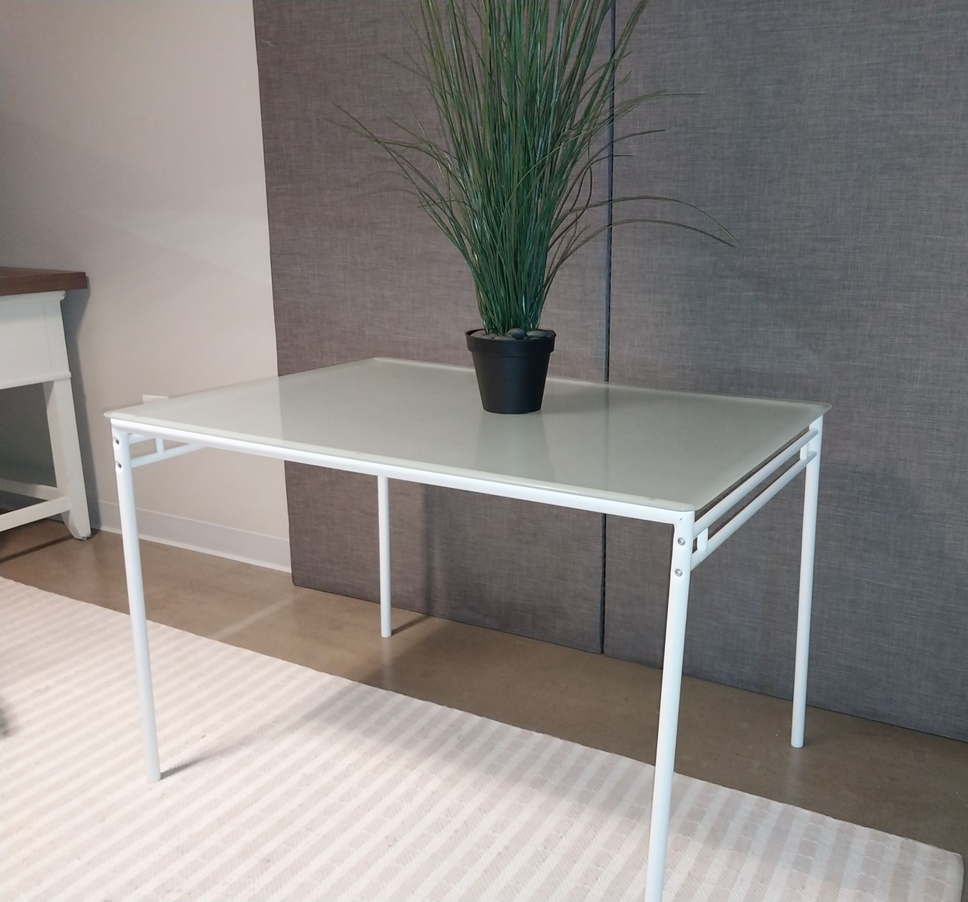 IKEA LYRESTAD Frosted Glass White Table — Excellent Condition - photo 4