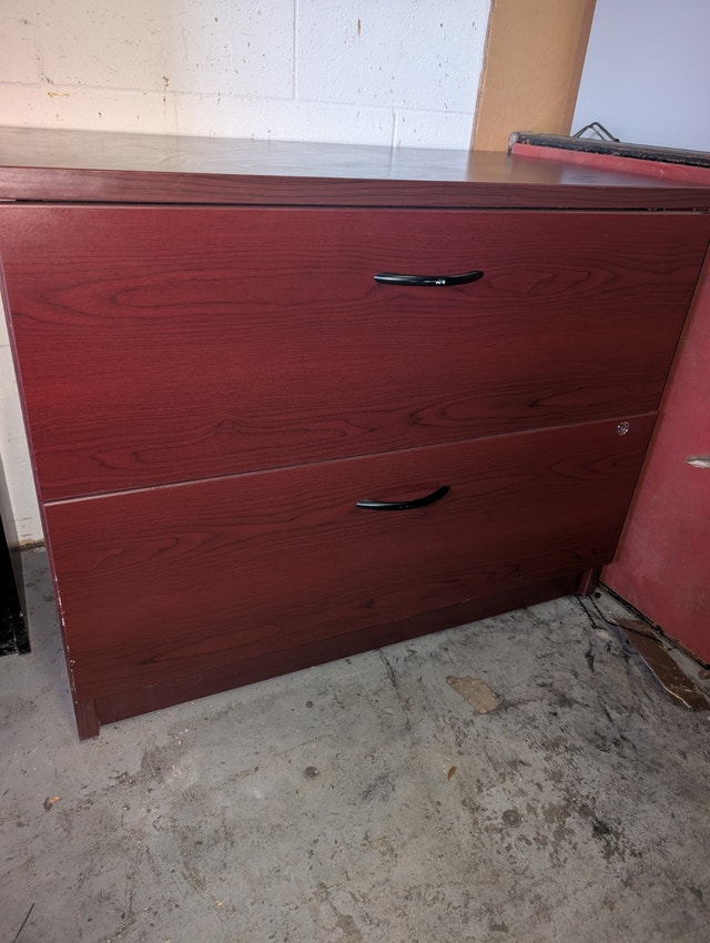 2-Drawer Lateral Filing Cabinet – Excellent Condition