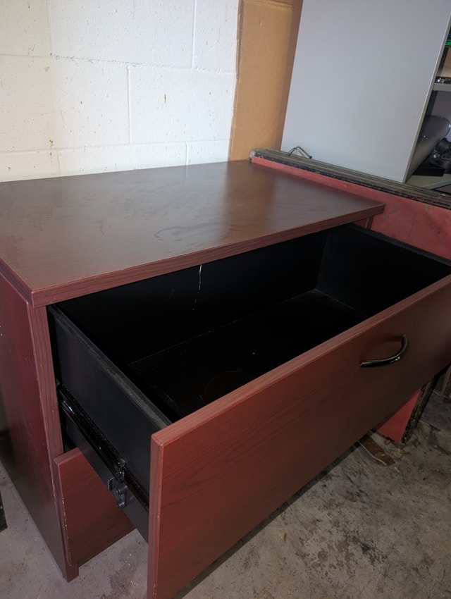 2-Drawer Lateral Filing Cabinet – Excellent Condition - photo 2