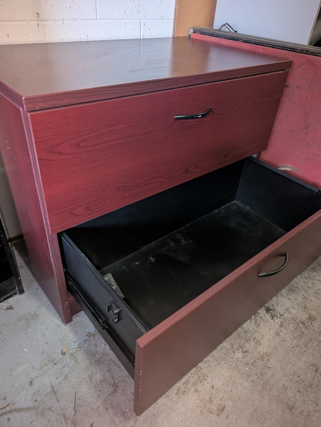2-Drawer Lateral Filing Cabinet – Excellent Condition - photo 3